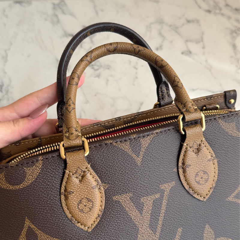 LV M14236淺/花紋橫式on the go手提兩用包-20