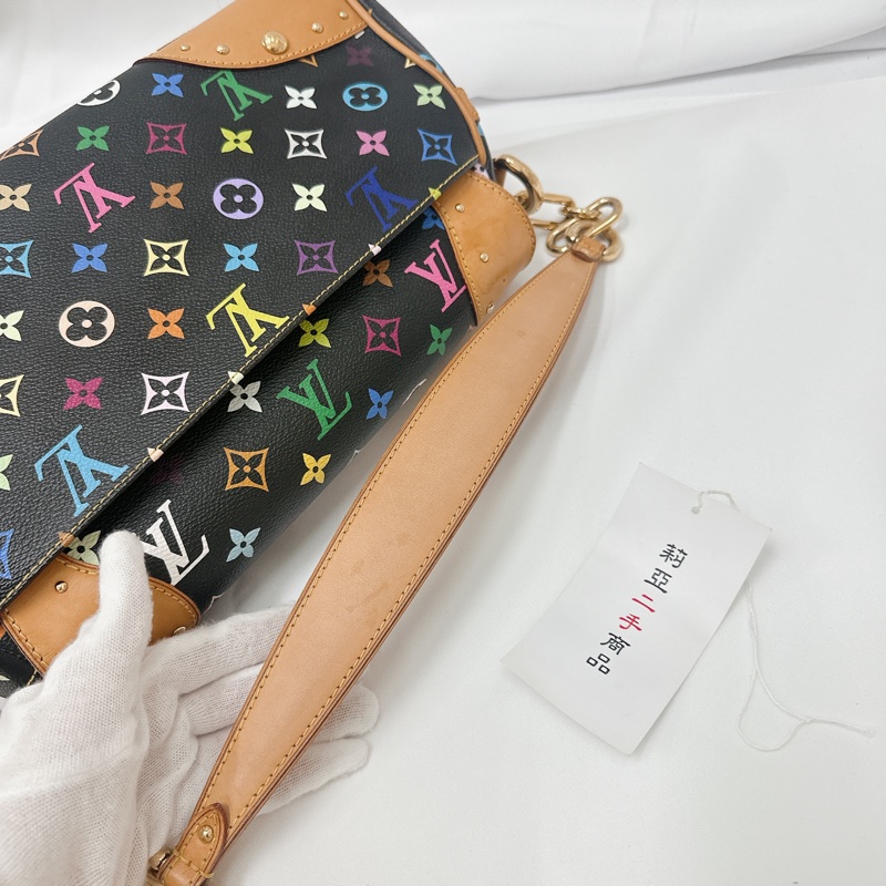 莉亞精品♡ LV 黑彩肩背包 二手美包-12