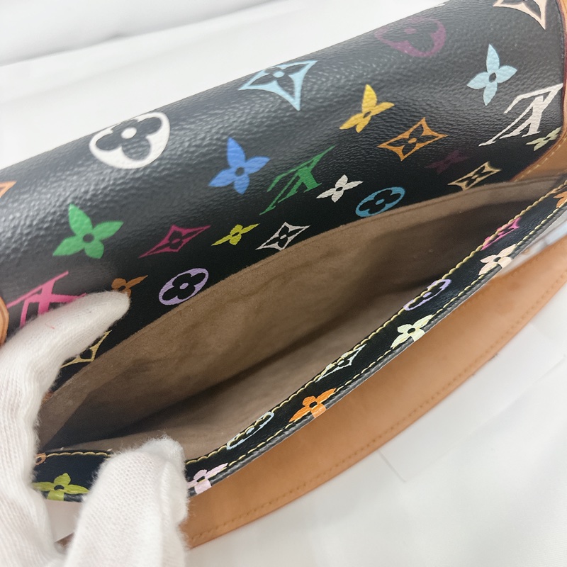 莉亞精品♡ LV 黑彩肩背包 二手美包-17