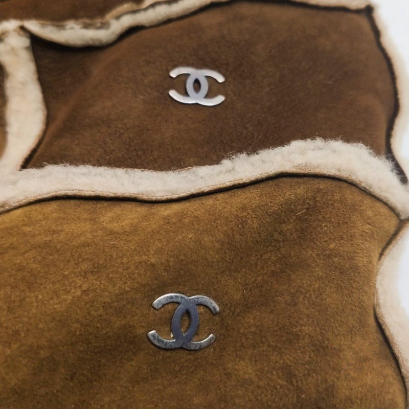 Chanel 翻毛皮 拼色 雙C Logo 單肩包-10