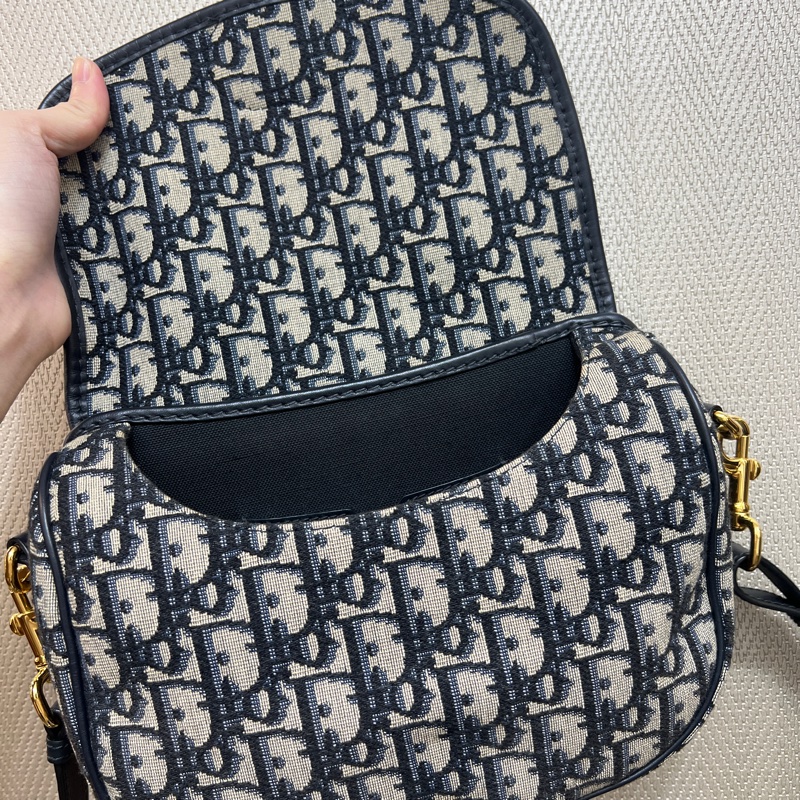 Dior 藍提花布金釦Bobby中碼斜背包-11