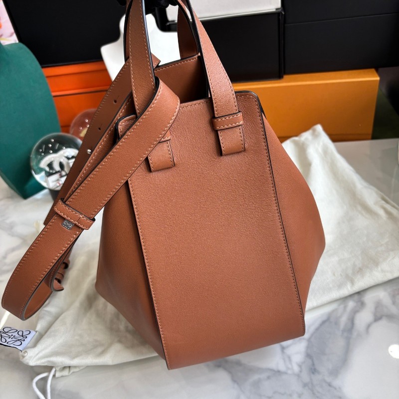 Loewe Hammock 焦糖色中號吊床包 肩背包26cm底長-0