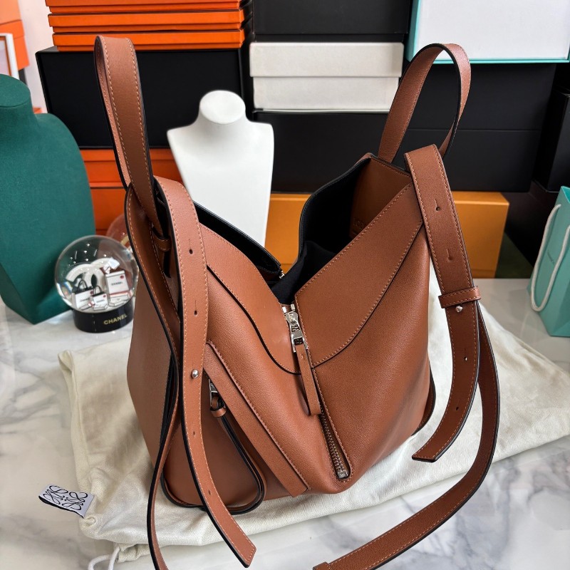Loewe Hammock 焦糖色中號吊床包 肩背包26cm底長-1