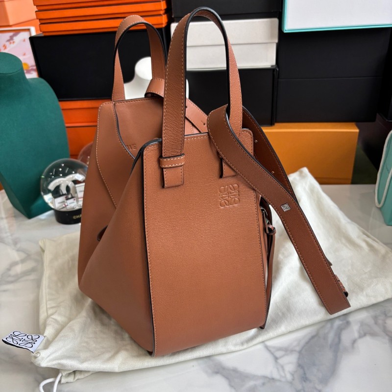 Loewe Hammock 焦糖色中號吊床包 肩背包26cm底長-2