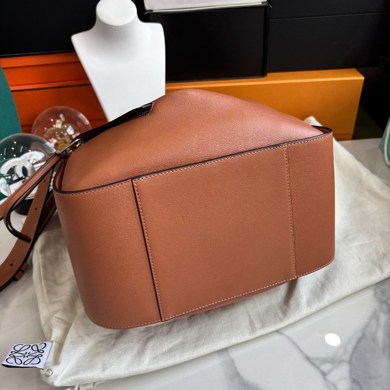 Loewe Hammock 焦糖色中號吊床包 肩背包26cm底長-5