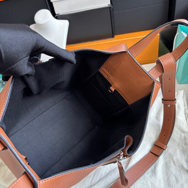 Loewe Hammock 焦糖色中號吊床包 肩背包26cm底長-8