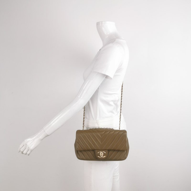 Chanel Classic Flap 季節限定款 羊皮 純色 V紋 絎縫 雙C扣 皮穿鏈 斜背包 單肩包-1