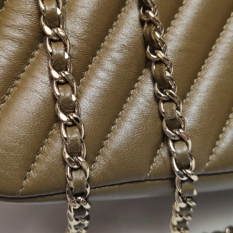 Chanel Classic Flap 季節限定款 羊皮 純色 V紋 絎縫 雙C扣 皮穿鏈 斜背包 單肩包-10