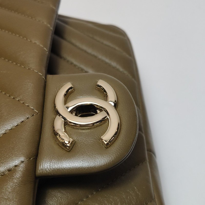 Chanel Classic Flap 季節限定款 羊皮 純色 V紋 絎縫 雙C扣 皮穿鏈 斜背包 單肩包-12