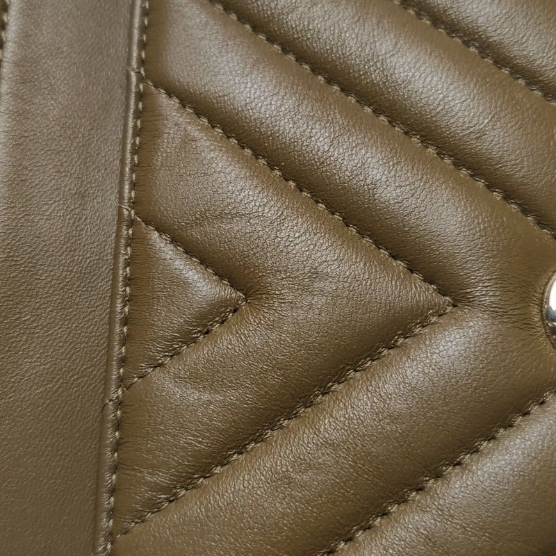 Chanel Classic Flap 季節限定款 羊皮 純色 V紋 絎縫 雙C扣 皮穿鏈 斜背包 單肩包-19