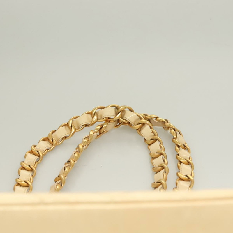 【日本直送】香奈兒 Matelasse 鏈條手提包 漆皮 米色 金色 CC 標誌 Auth 118936-7