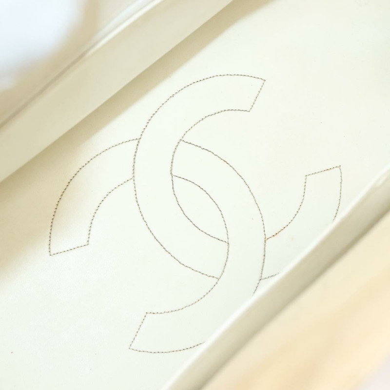 【日本直送】香奈兒 Matelasse 鏈條手提包 漆皮 米色 金色 CC 標誌 Auth 118936-9