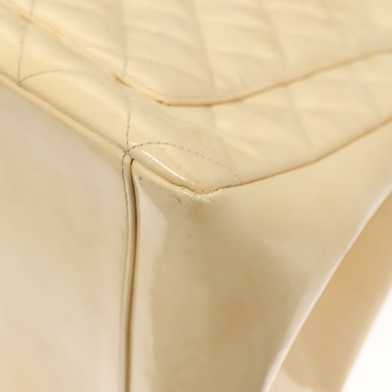 【日本直送】香奈兒 Matelasse 鏈條手提包 漆皮 米色 金色 CC 標誌 Auth 118936-15