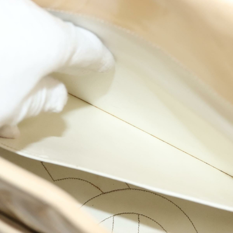 【日本直送】香奈兒 Matelasse 鏈條手提包 漆皮 米色 金色 CC 標誌 Auth 118936-21