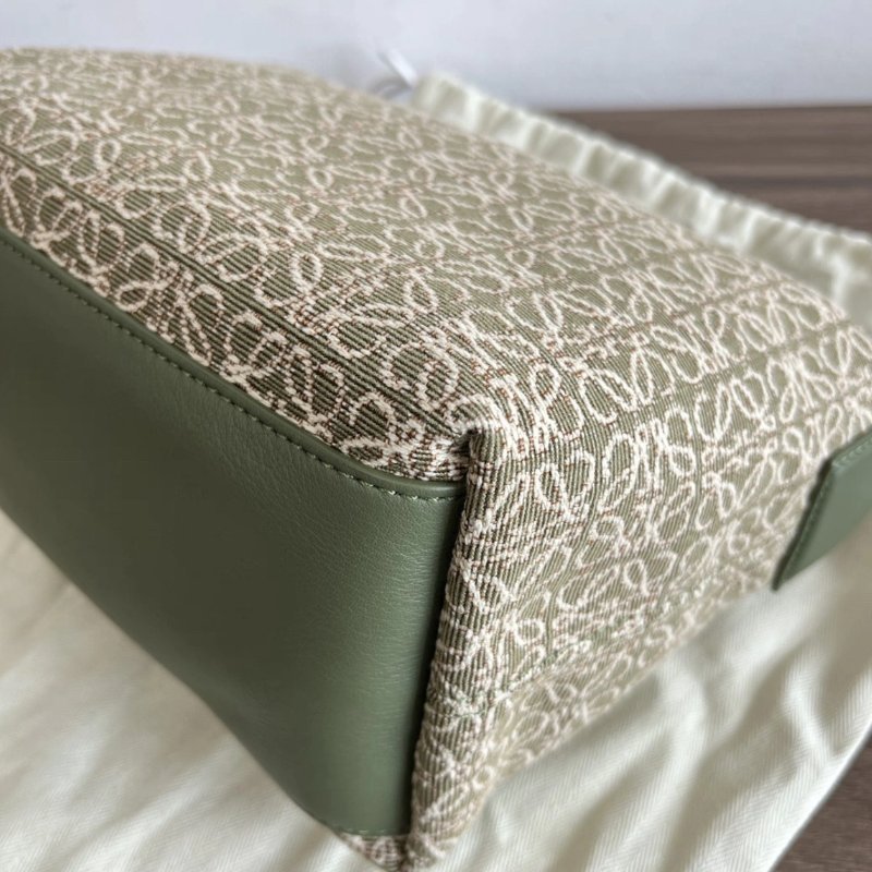 LOEWE cubi小號酪梨綠帆布手提飯盒包 20.5*17*12.5 全新閒置配件塵袋-2