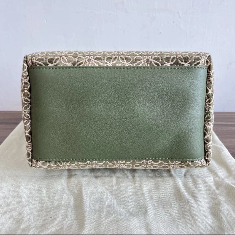 LOEWE cubi小號酪梨綠帆布手提飯盒包 20.5*17*12.5 全新閒置配件塵袋-4