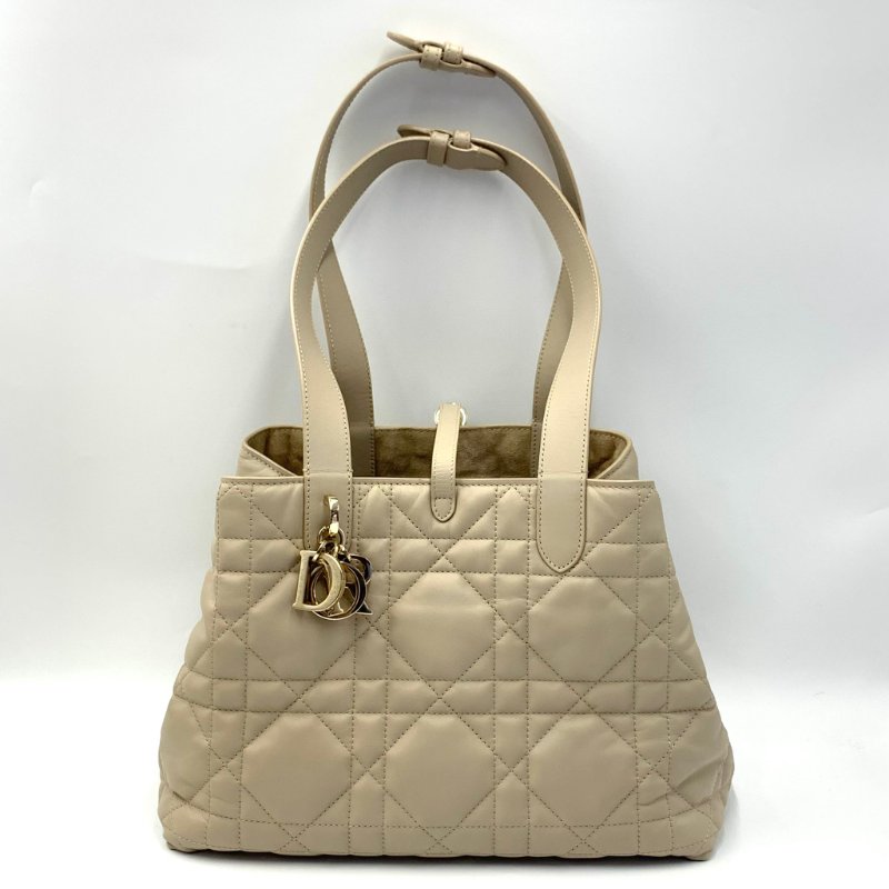 24年新款 Dior  Toujours tote bag 中號 胭脂米色金扣 子母袋款 大D標掛飾 經典菱格紋大容量女士手袋-1