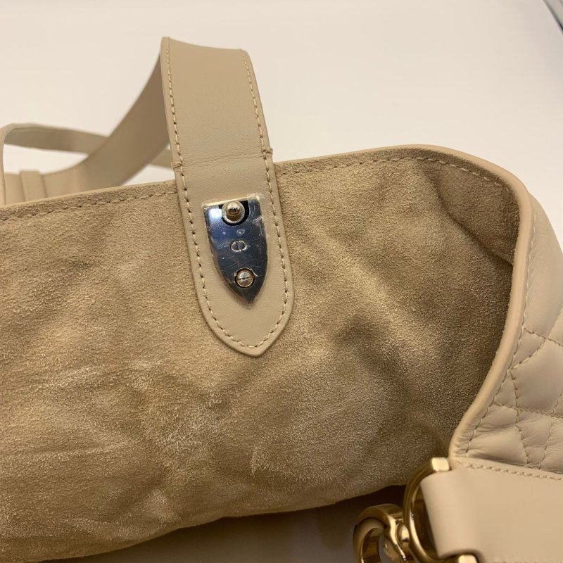 24年新款 Dior  Toujours tote bag 中號 胭脂米色金扣 子母袋款 大D標掛飾 經典菱格紋大容量女士手袋-7