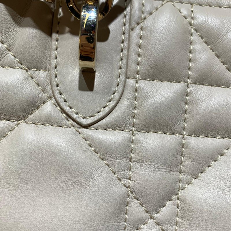 24年新款 Dior  Toujours tote bag 中號 胭脂米色金扣 子母袋款 大D標掛飾 經典菱格紋大容量女士手袋-13