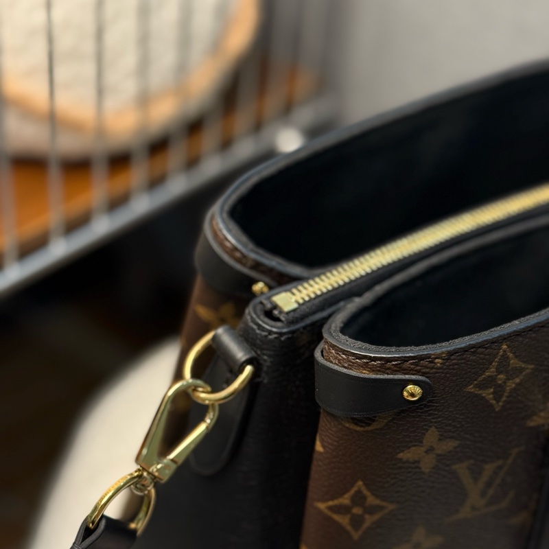 （台灣購證🇹🇼全配）LV M44898 SOUFFLOT BB 經典Monogram帆布手提兩用三層包✨最新晶片款-10