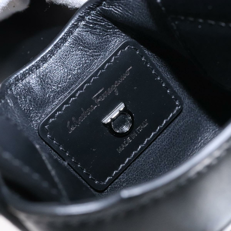 【日本直送】Salvatore Ferragamo Gancini 手袋 皮革 黑色 銀色 正品 137178-18