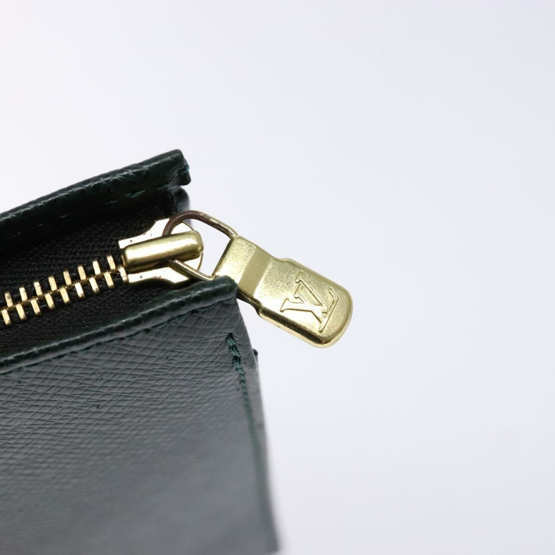 【日本直送】LOUIS VUITTON Taiga Poche Toilette 26 小袋 Epicea LV 授權 yk19145-8