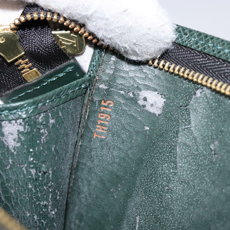 【日本直送】LOUIS VUITTON Taiga Poche Toilette 26 小袋 Epicea LV 授權 yk19145-11