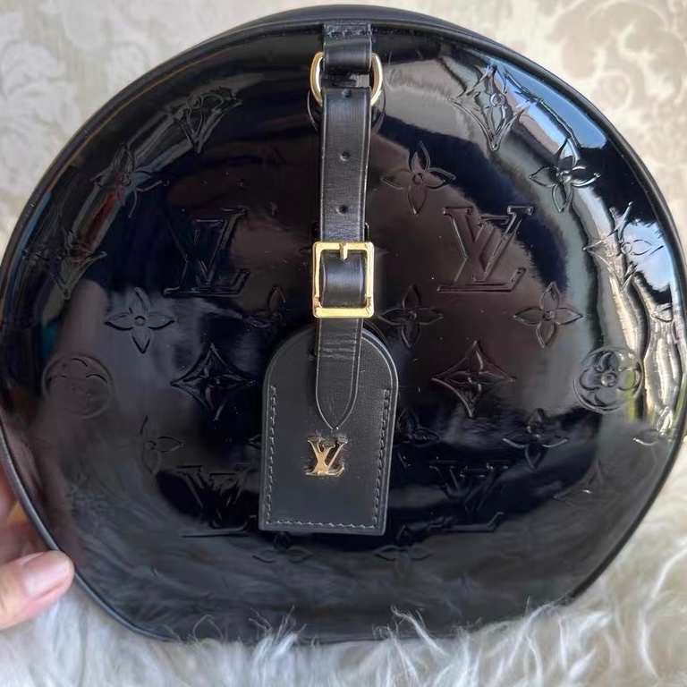 LV 黑金漆皮 圓餅 尺寸22*20*7 20年-1