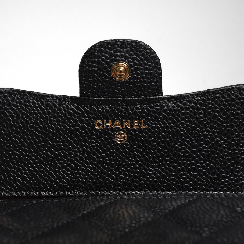 CHANEL Caviar 金色CC Logo 菱格紋荔枝牛皮三折短夾(黑色)-2