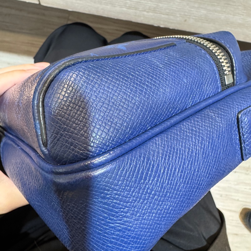 LV 藍原花拚牛皮銀釦前拉鍊口袋Outdoor斜背郵差包M30242-9