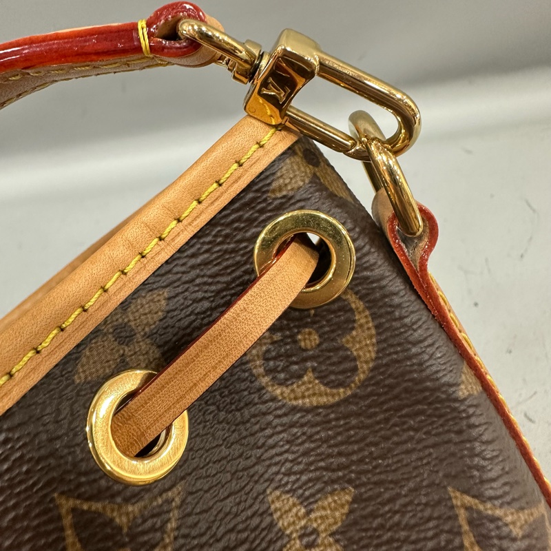LV M81266 原花金釦 nano noe mini水桶包-17