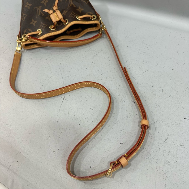 LV M81266 原花金釦 nano noe mini水桶包-46