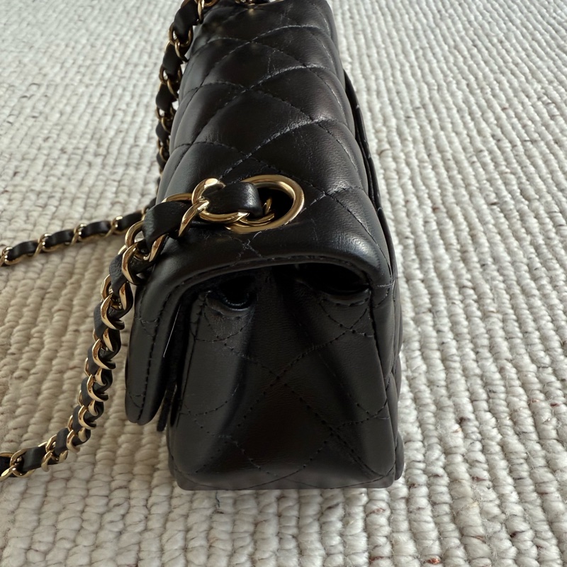 CHANEL MINI COCO黑色羊皮金釦金鍊肩背斜背包17公分方胖子-5