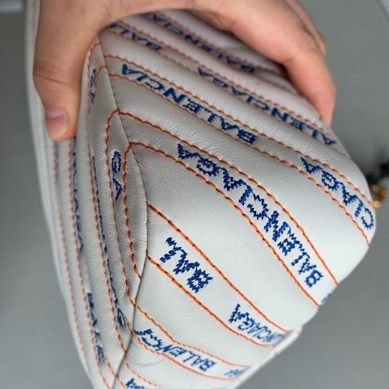 Balenciaga 巴黎世家 限量款 徽章链条包 肩背包-9