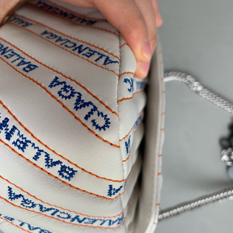 Balenciaga 巴黎世家 限量款 徽章链条包 肩背包-10