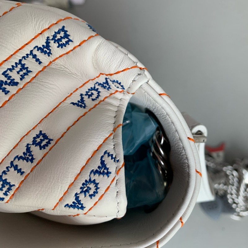 Balenciaga 巴黎世家 限量款 徽章链条包 肩背包-14