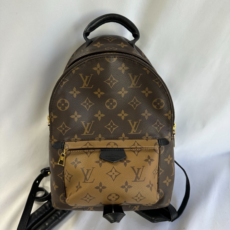 9成新LV經典拼色後背包(已停產,平台購買有使用痕跡)-0