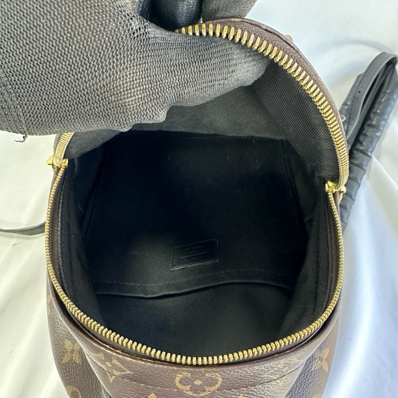 9成新LV經典拼色後背包(已停產,平台購買有使用痕跡)-1