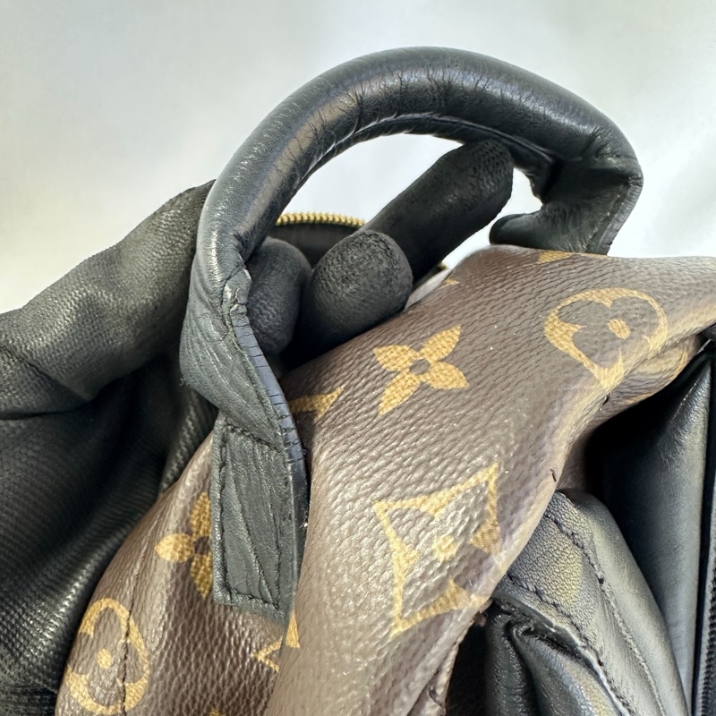 9成新LV經典拼色後背包(已停產,平台購買有使用痕跡)-4