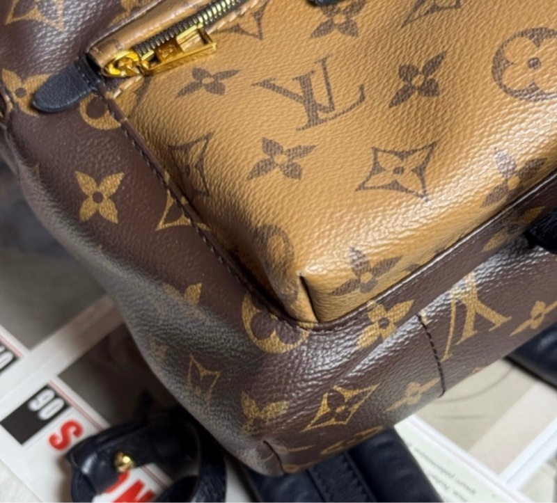 9成新LV經典拼色後背包(已停產,平台購買有使用痕跡)-8