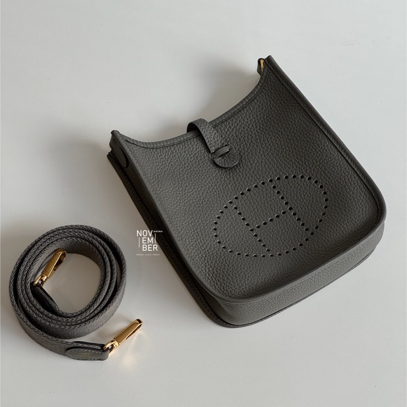 99新🆕 Hermès 愛馬仕 Mini Evelyne 積雨雲灰金釦二代 斜背包-1