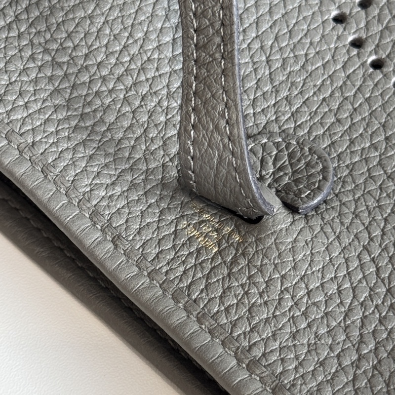 99新🆕 Hermès 愛馬仕 Mini Evelyne 積雨雲灰金釦二代 斜背包-13