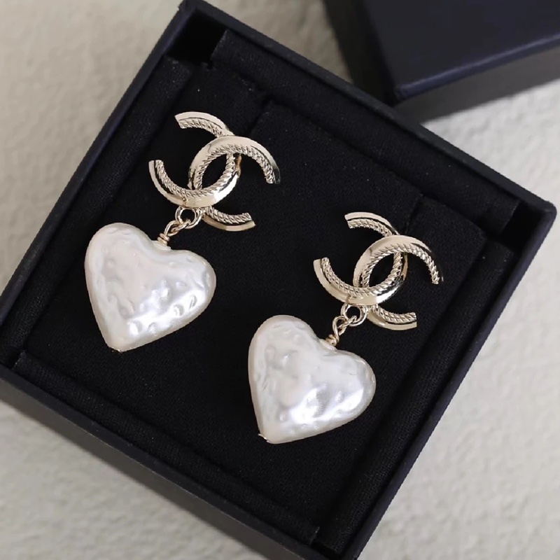 Chanel 垂吊心型 Logo耳環-0