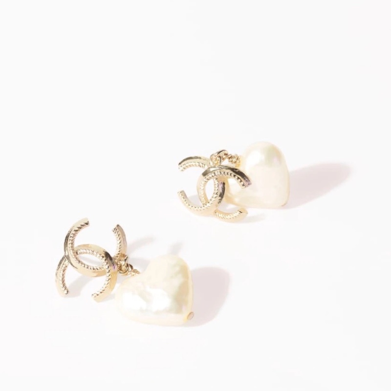 Chanel 垂吊心型 Logo耳環-3