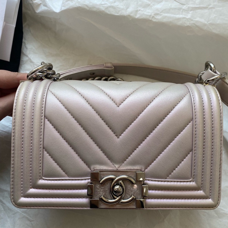 Chanel香奈兒 炫彩珠光色v紋leboy小號鏈條單肩包 25開有卡-4