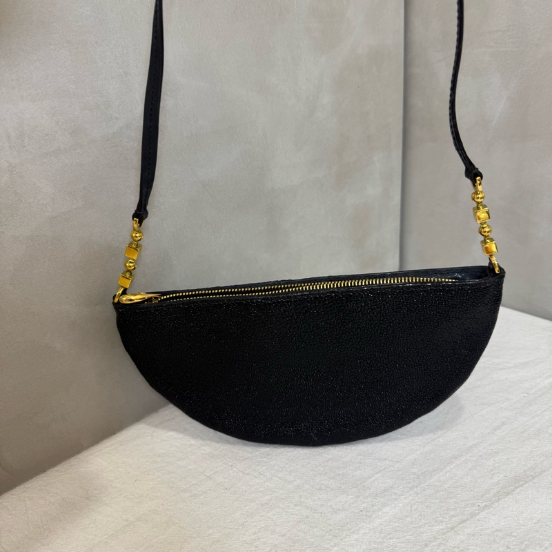 Bvlgari 黑色半月肩背包-4