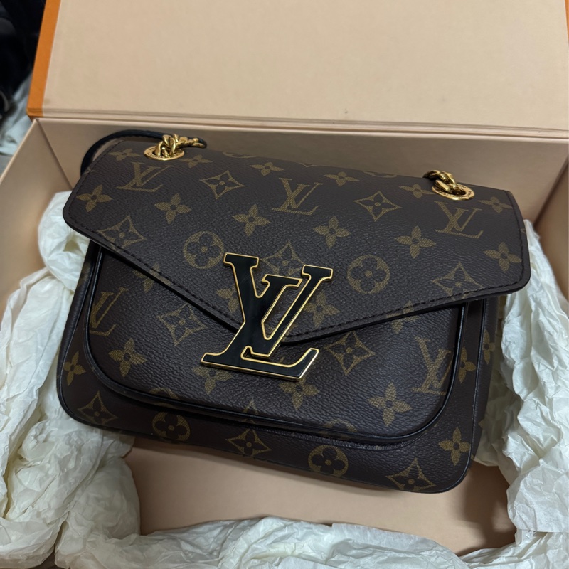 LV PASSY 郵差包-1