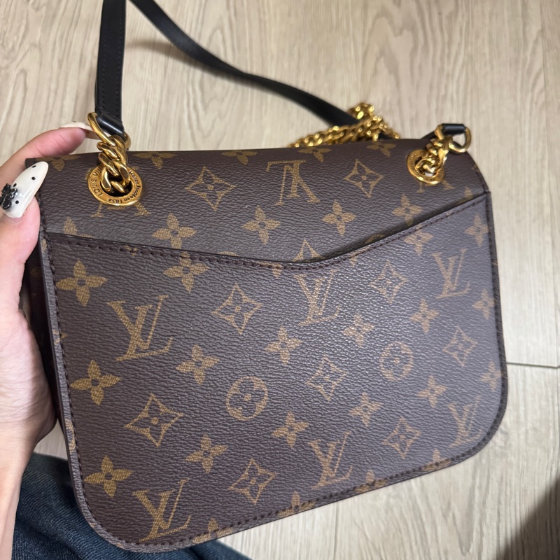 LV PASSY 郵差包-6