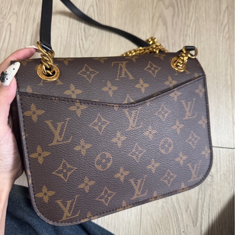 LV PASSY 郵差包-8