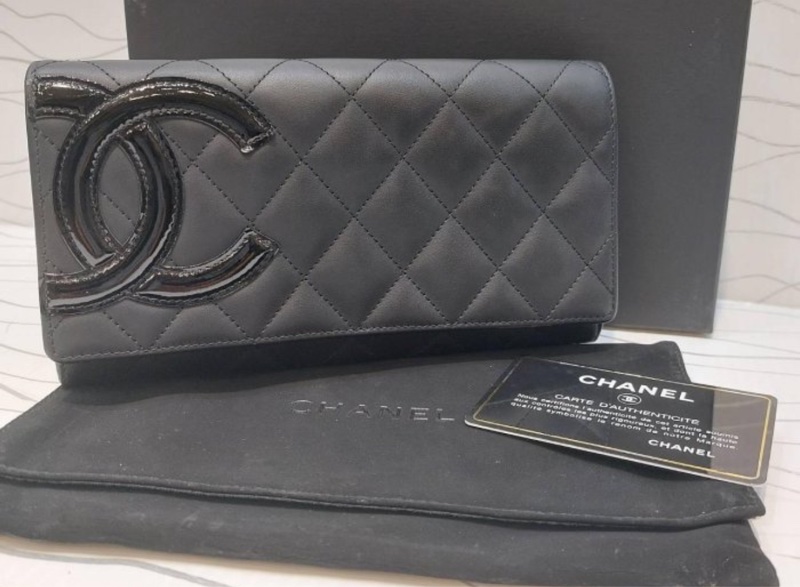 CHANEL CAMBON  牛皮 黑+亮粉 康朋 扣子 長夾  #讓藏32800  22開)  *92成新 尺寸 (公分) 18x10x2cm 有盒子 保卡-0
